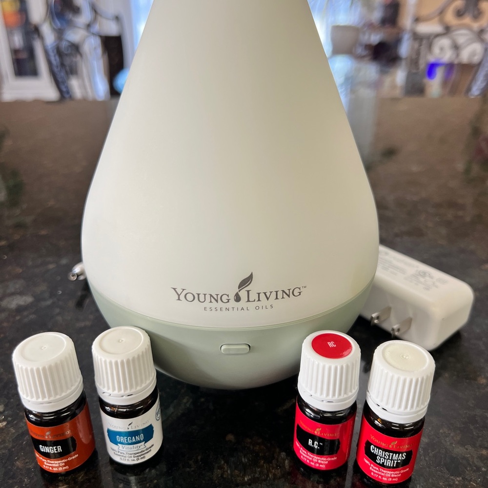 Young Living Essential Oils Diffuser 4 Essential Oils